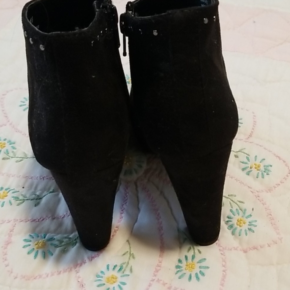 Report black vegan suede 4 inch zip booties.  Sz 6 - Picture 5 of 7